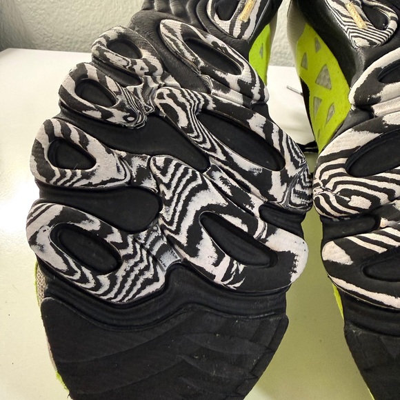 Brooks Vibrant Yellow and Black Athletic Shoes - Picture 6 of 8